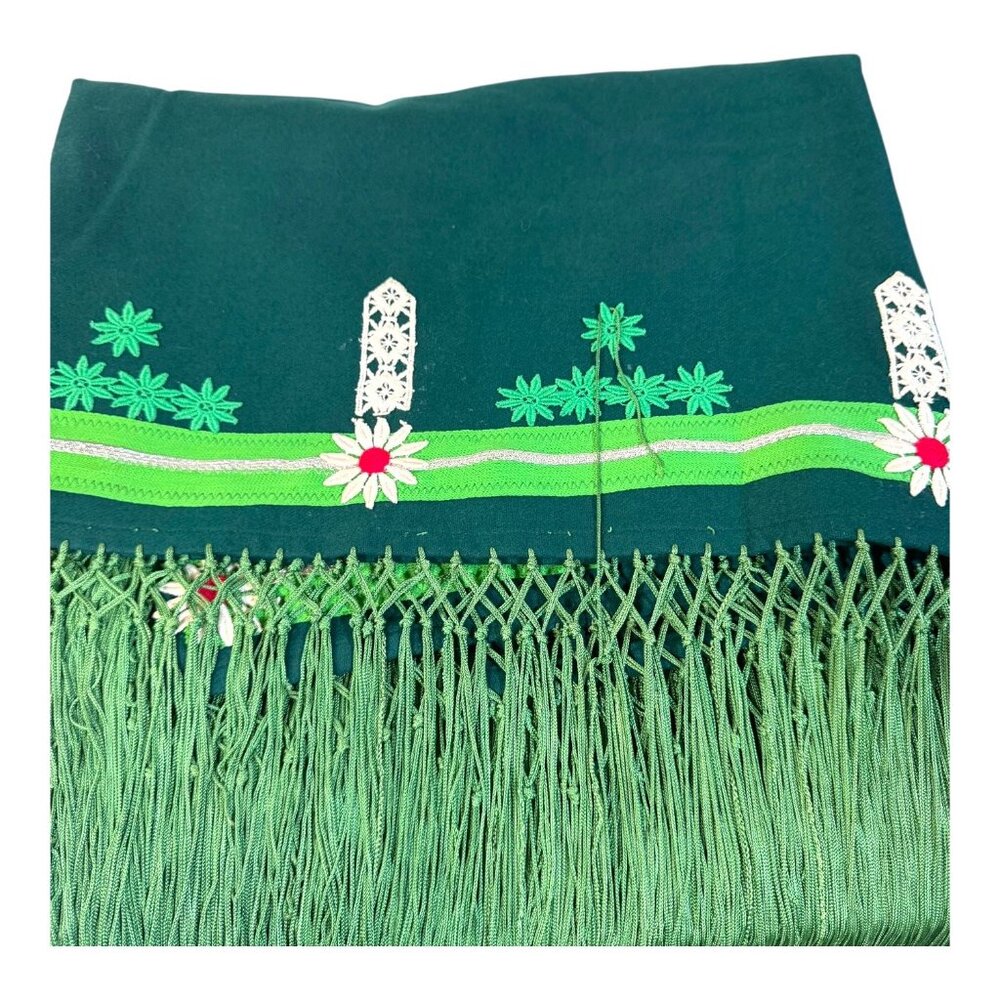 Vtg Square Emerald Green Tablecloth Floral Embroidery & Macrame Long Fringe READ